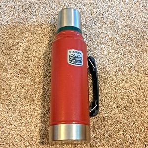 Stanley 1.1-Quart Classic Vacuum Bottle Badged Crimson